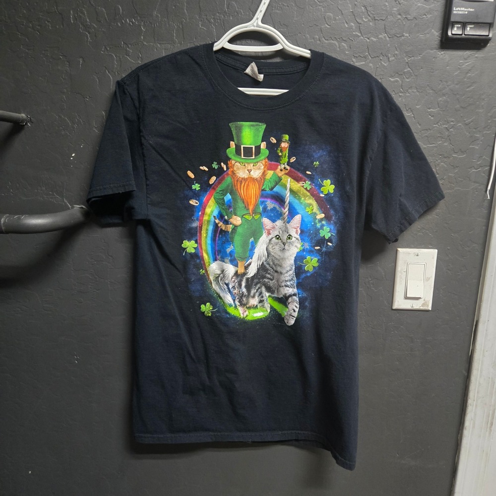 Fruit of the Loom Leprechaun Cat Riding Caticorn Rainbow St Patricks Day T-Shirt